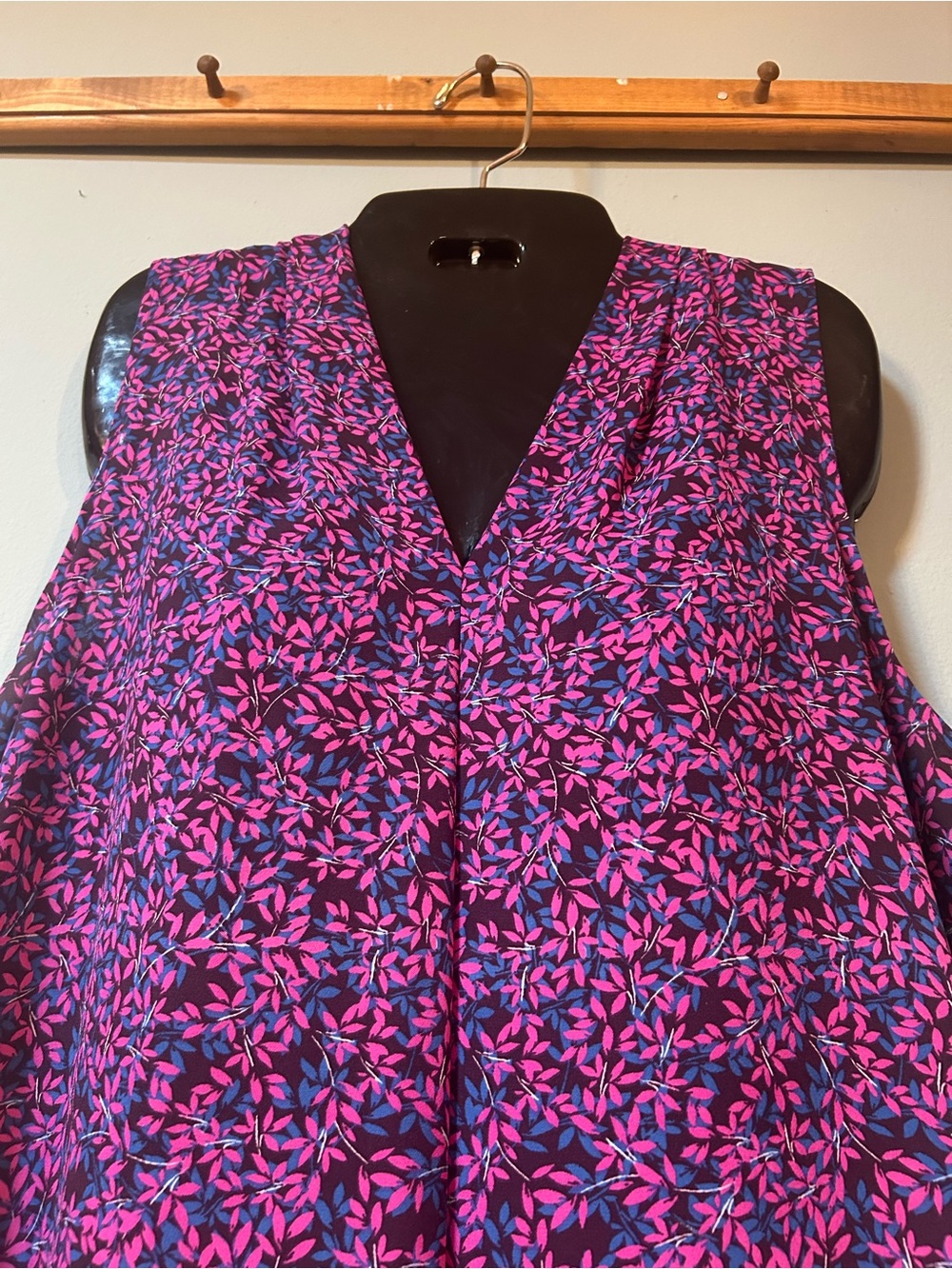 Vince Camuto Pink and Purple Sleeveless V-Neck Floral Camisole - Picture 2 of 4